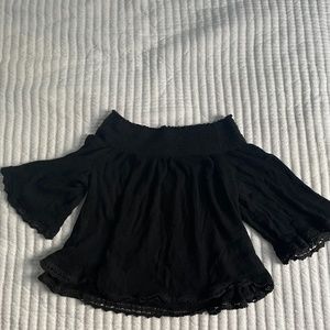black, flowy top